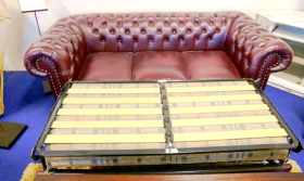 sofa chesterfield z funkcją spania