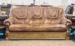 Meble skorzane 3+1+1 Lile klasyka w dębowej oprawie