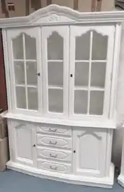 Biały kredens dębowy