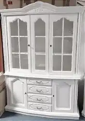 Kredens 3 dębowy biały połączenie funkcjonalności elegancji